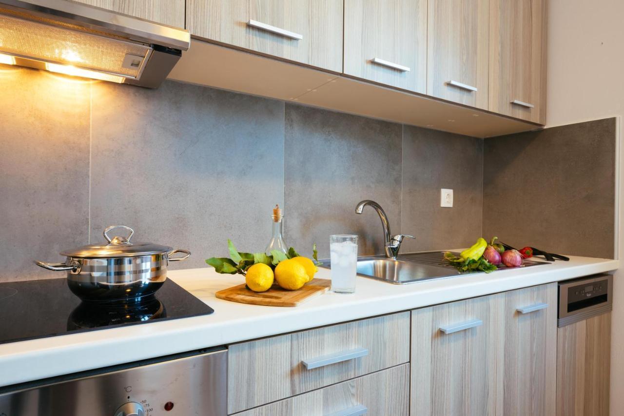 Sea View Luxury Apartments Плакиас Экстерьер фото