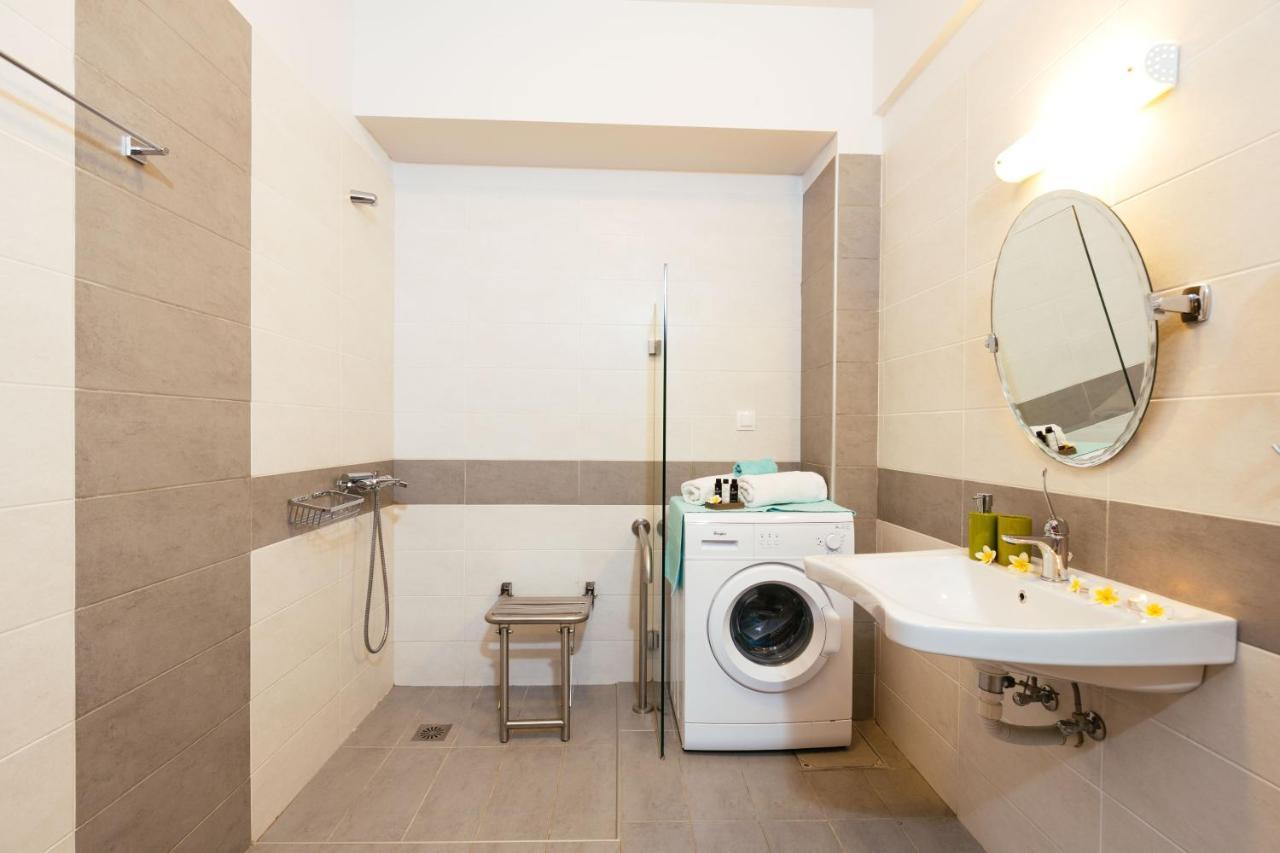 Sea View Luxury Apartments Плакиас Экстерьер фото
