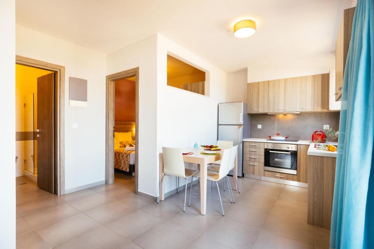 Sea View Luxury Apartments Плакиас Экстерьер фото