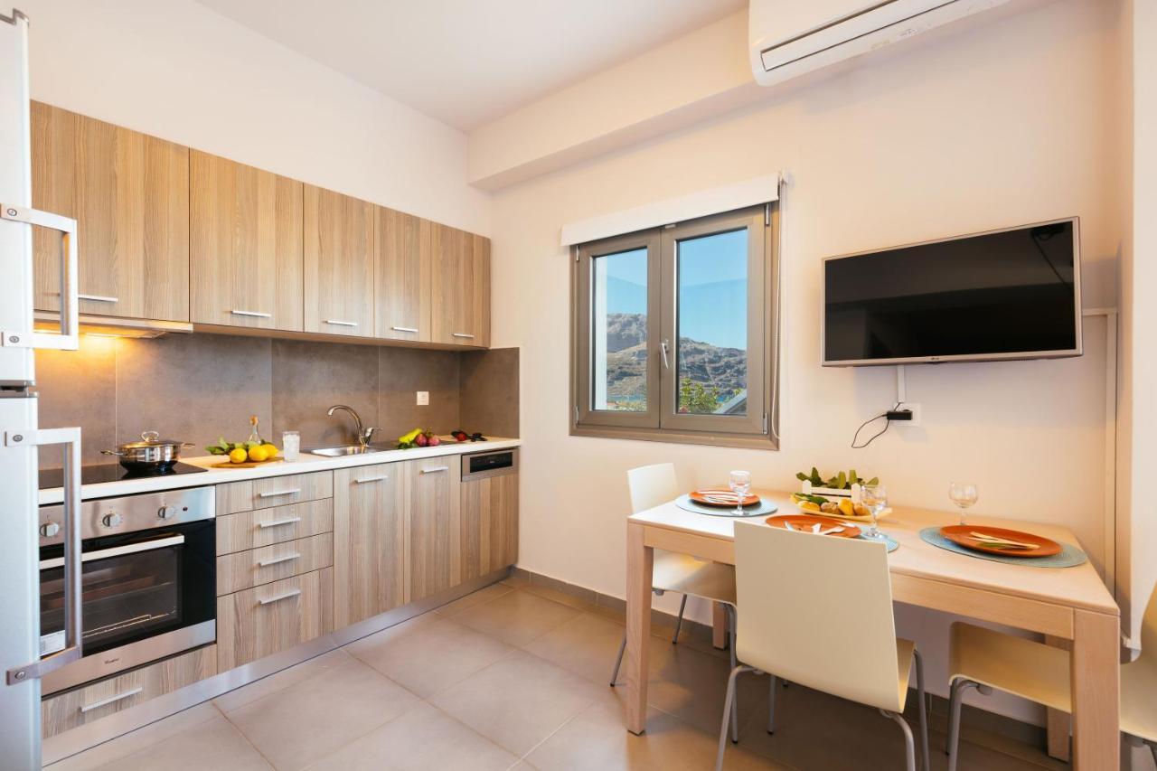 Sea View Luxury Apartments Плакиас Экстерьер фото